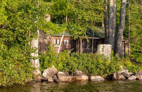 Jefferson Cabina | La cabaña junto al lago, a pocos pasos del lago, con muelle y porche protegido