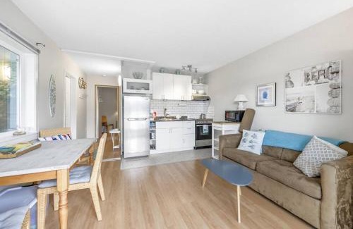 Central Okanagan Casa | The Lakeside Cabin with wide outside space #105