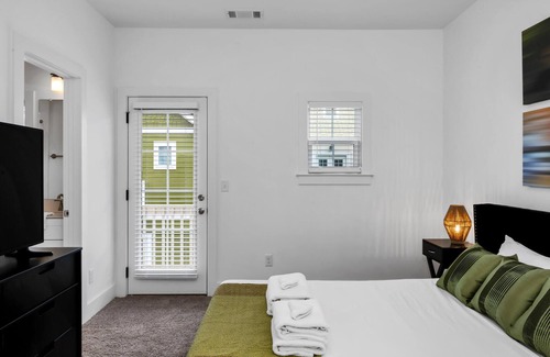 Lakewood Casa | The Lakeside Landing - Lakefront Condo with Rooftop
