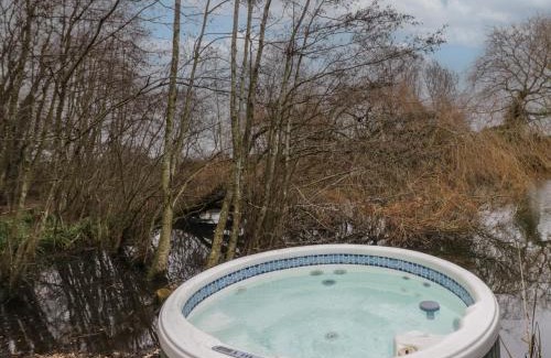 Beckford Casa | The Lakeside Yurt