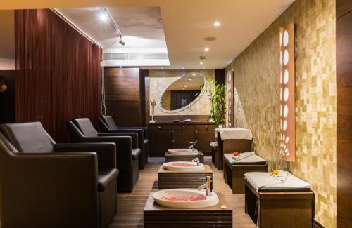 Kanpur Hotel | The Landmark Towers