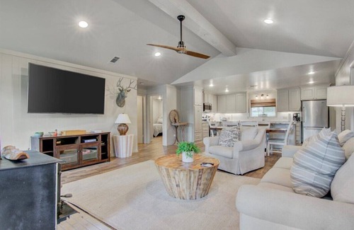 Brookeland Casa | The Lapis Leaf-Water front at Lake Sam Rayburn
