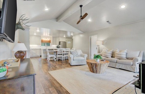 Brookeland Casa | The Lapis Leaf-Water front at Lake Sam Rayburn