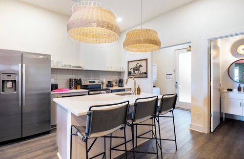 Five Points Casa | The Last Rodeo | Bachelorette Retreat | Sleeps 24 | 5 Mins to Broadway