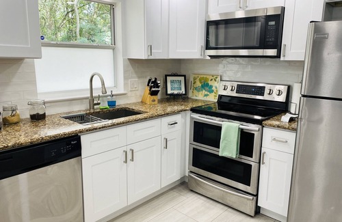 Orlando Casa | The Launch Pad with a pool! King bed and private backyard