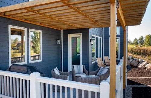 Eden Casa | The Ledges with Game Room and Theatre