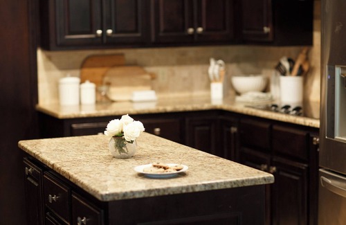Norman Casa | The Legacy House - 6BR Home near OU campus