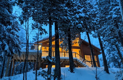 Lutsen Casa | Casa del lago llena de luz enclavada en los bosques del norte