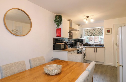 Chesterfield Cabaña | THE LILY PAD, family friendly, with a garden in Chesterfield