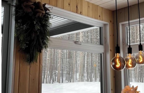 Montpellier Casa | The Little Chalet at Schryer Lake
