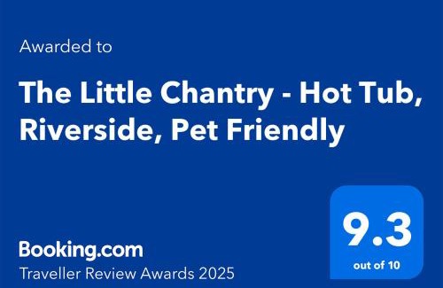 West Tanfield Casa | The Little Chantry - Hot Tub, Riverside, Pet Friendly