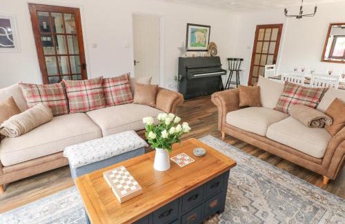 Llangain Casa | The Little Cwtch