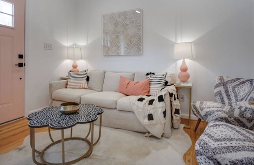 Downtown Cabaña | The Little Gem 💕- Walking Distance to Downtown Raleigh