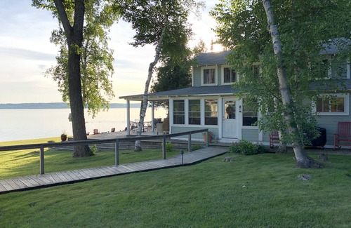Alden Cabaña | Hermosa casa de la familia frente al lago en el lado este del lago torch