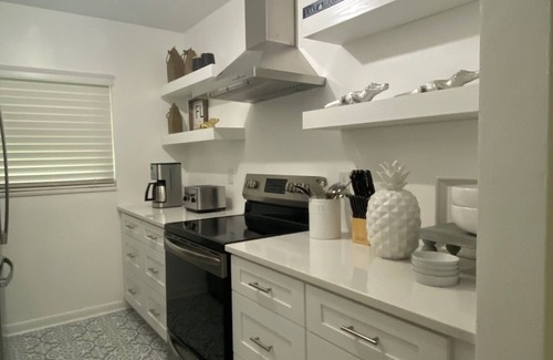 DeLand Casa | The little Lake House - Beautiful Lake Front Cottage - Close to Everything