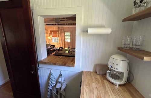 Baiting Hollow Cabaña | The Little Red Cottage - A cozy home steps away from private beach & wine trail.