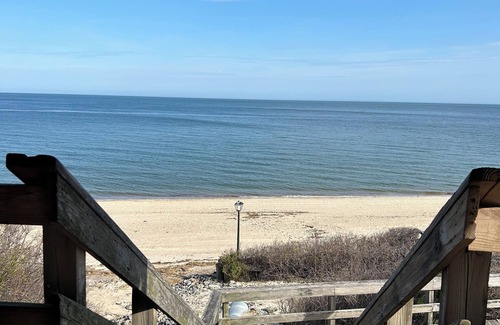Baiting Hollow Cabaña | The Little Red Cottage - A cozy home steps away from private beach & wine trail.