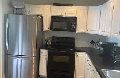 Titus Casa | La pequeña casa blanca en Blue Heron Slough