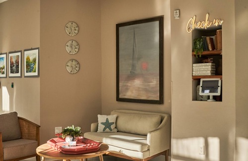 South Pointe Hotel | The Local House