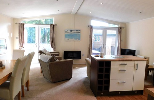 North Walsham Cabaña | The Lodge, Alder Country Park - a lodge that sleeps 4 guests in 2 bedrooms