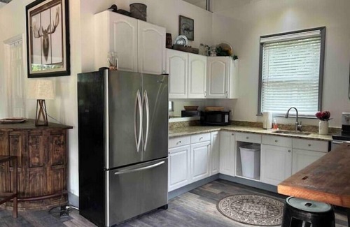 Roswell Apartamento | "The Lodge" at Canton Street, Roswell, pool