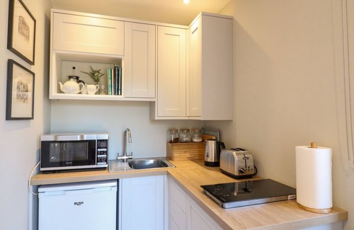 Checkley Cabaña | THE LODGE AT MIDDLETON HOUSE, pet friendly, with a garden in Stone