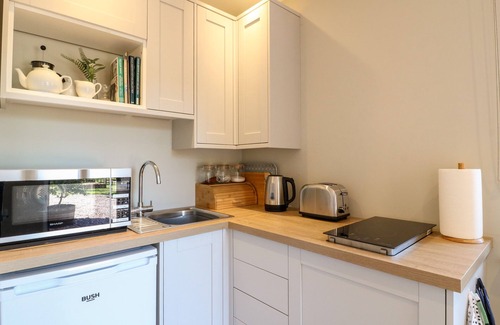 Checkley Cabaña | THE LODGE AT MIDDLETON HOUSE, pet friendly, with a garden in Stone