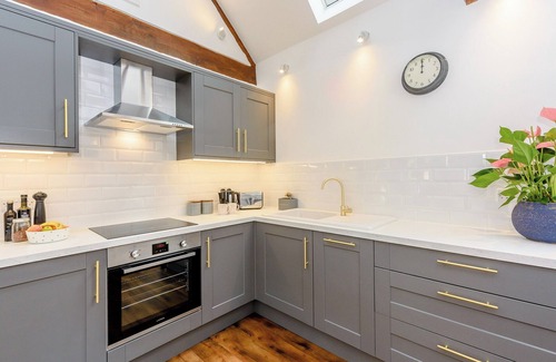 Tangmere Cabaña | The Lodge at Oldbury Barns
