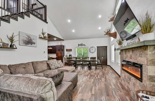 Sturgeon Bay Cabina | ❗️The Lodge Door Co. Luxury Barndo, Relax, Make Memories❗️