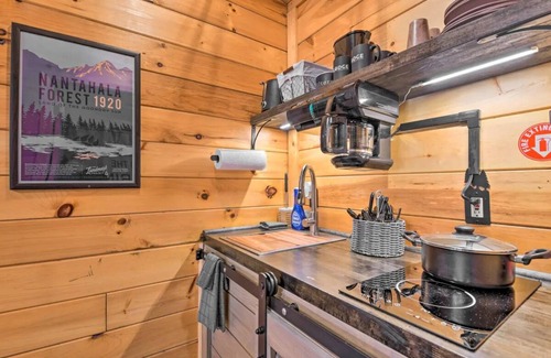 Bryson City Cabina | The Lodge Nantahala River. Bryson City, North Carolina. Suit #3