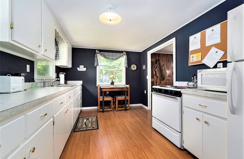 Cheboygan Cabina | The Lodge near Mullett Lake