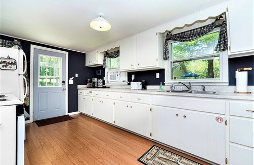 Cheboygan Cabina | The Lodge near Mullett Lake