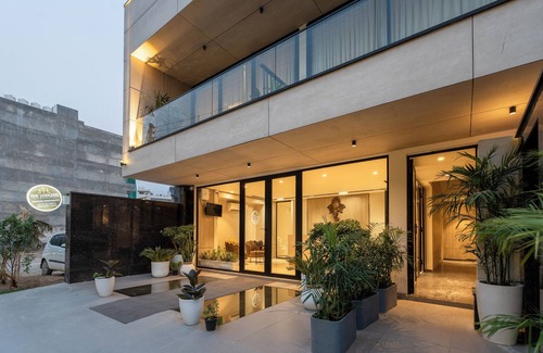 Gurugram Apartamento | The Lodgers Luxury Hotel Near GolfCourse