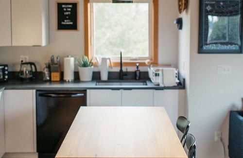 University Park Apartamento | The Loft; An Elevated Apartment in N Portland. Close to University of Portland
