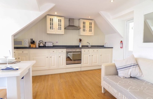 Portmellon Cabaña | THE LOFT AT BEACH HOUSE, character holiday cottage in Mevagissey