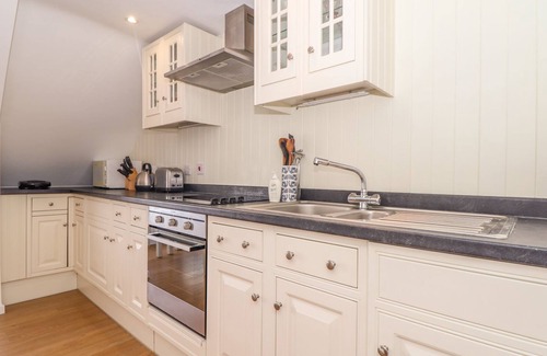 Portmellon Cabaña | THE LOFT AT BEACH HOUSE, character holiday cottage in Mevagissey