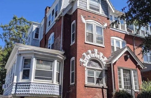 Wilmington Apartamento | The Loft at Gilpin Place*King Bed*Trolley Square! by RedAwning