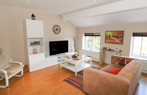 Littleborough Cabaña | The Loft at the Lake