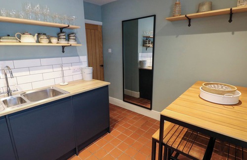 Ystradgynlais Cabaña | THE LOFT, pet friendly in Ystradgynlais