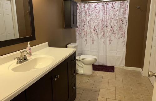 Shawnee Condominio | The Loft: Quiet, Comfortable and Close To Everything That You Need!