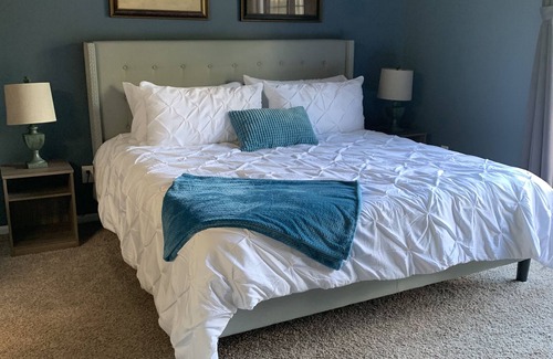 Shawnee Condominio | The Loft: Quiet, Comfortable and Close To Everything That You Need!