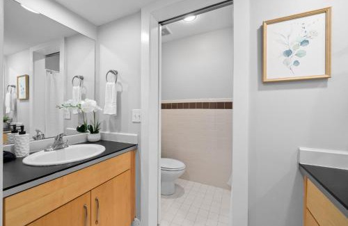 Clarksville Apartamento | The Lofts of Downtown - 540 N 2nd St - Unit 201 - Charming 2-Bedroom in the Heart of Clarksville TN