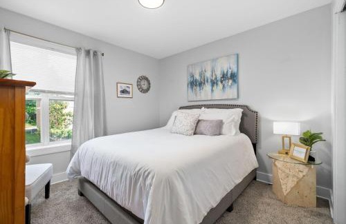 Clarksville Apartamento | The Lofts of Downtown - 540 N 2nd St - Unit 201 - Charming 2-Bedroom in the Heart of Clarksville TN