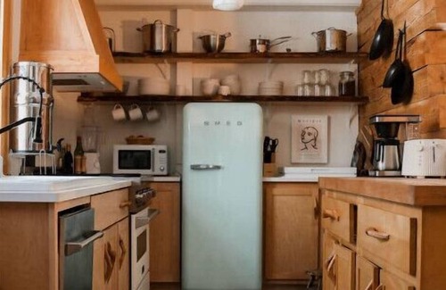 Upper Jay Cabina | The Log Cabin at Warner's Camp: Hot Tub, Sauna & Swimming Hole