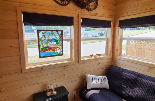 Lakeside Apartamento | The Log Cabin - Tiny House - Tiny Digs Lakeshore