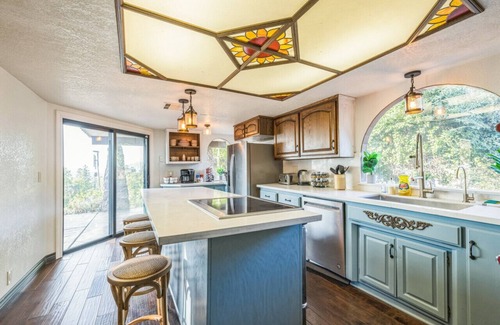 Yucaipa Casa | The Logan | Sleeps up to 20