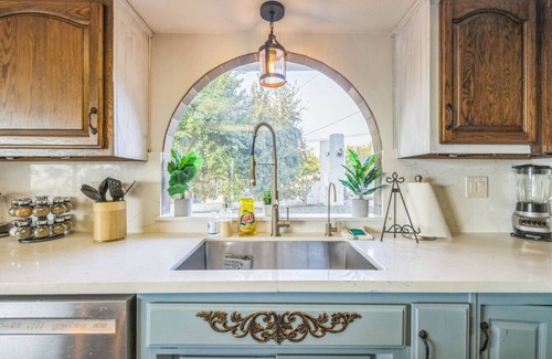 Yucaipa Casa | The Logan | Sleeps up to 20