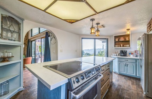 Yucaipa Casa | The Logan | Sleeps up to 20