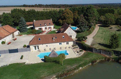 La Trimouille Cabaña | The Longere