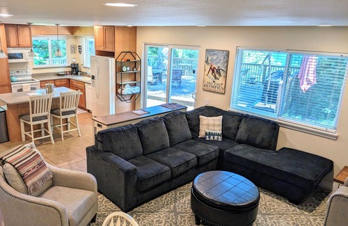 Port Angeles Casa | “The Lookout Lodge” Lake Sutherland house with private hot tub